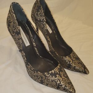 Saks Fifth Avenue Black and Gold Brocaed Heels